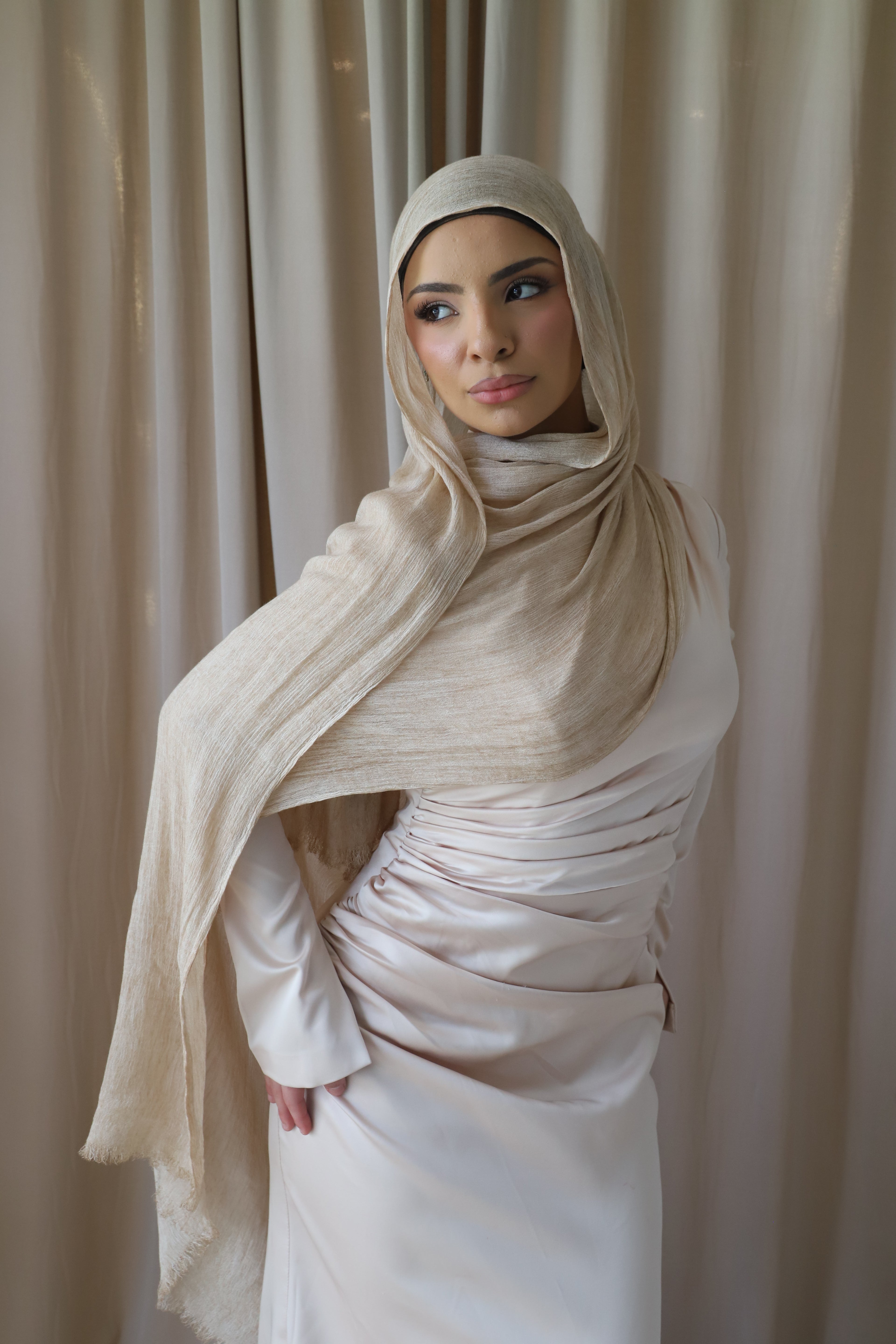 Soft Oat crinkle scarf
